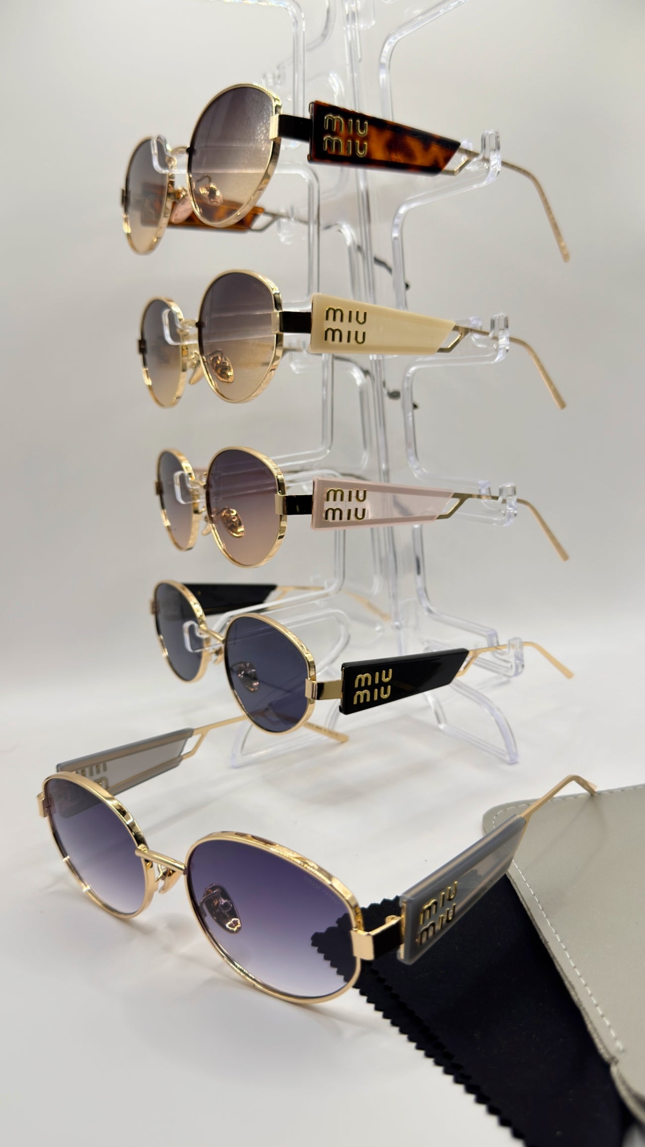 L Élegance Signature : Miu Miu Oval